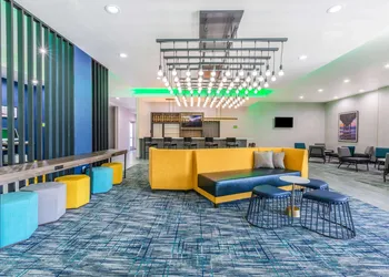 La Quinta Inn & Suites by Wyndham Galveston West Seawall hotel thumbnail 3