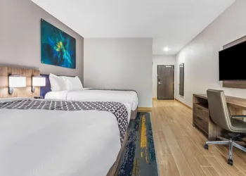 La Quinta Inn & Suites by Wyndham Galveston West Seawall hotel thumbnail 5