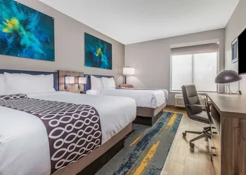 La Quinta Inn & Suites by Wyndham Galveston West Seawall hotel thumbnail 6