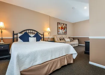 Old Harbor Inn hotel thumbnail 5