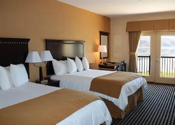 Howards On The River hotel thumbnail 3