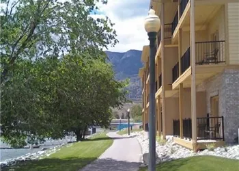 Howards On The River hotel thumbnail 6