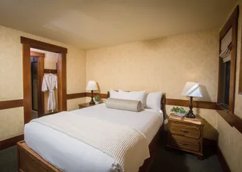 UCLA Lake Arrowhead Lodge hotel thumbnail 5