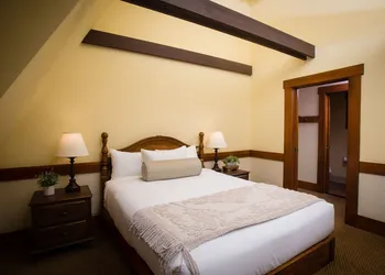 UCLA Lake Arrowhead Lodge hotel thumbnail 6