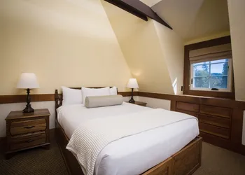 UCLA Lake Arrowhead Lodge hotel thumbnail 7