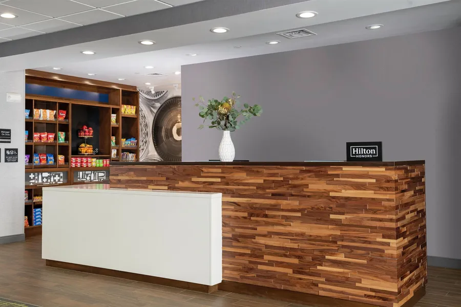 Hampton Inn & Suites Pittsburgh New Stanton hotel detail image 2