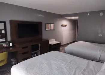 Hampton Inn & Suites Pittsburgh New Stanton hotel thumbnail 4