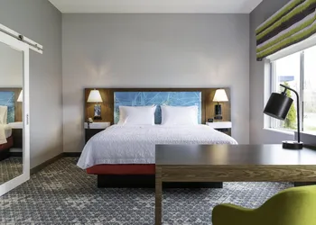 Hampton Inn & Suites Pittsburgh New Stanton hotel thumbnail 8