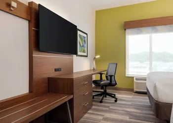Holiday Inn Express & Suites Dalton - Walnut Ave by IHG hotel thumbnail 6