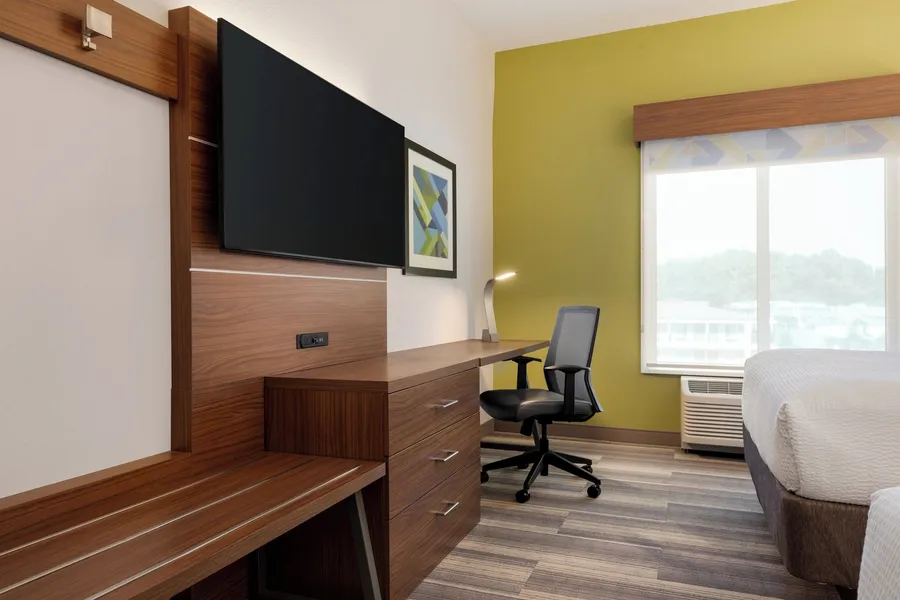 Holiday Inn Express & Suites Dalton - Walnut Ave by IHG hotel detail image 6
