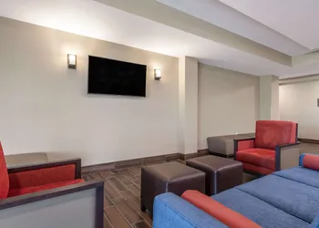 Comfort Suites Daytona Beach - Speedway hotel thumbnail 5