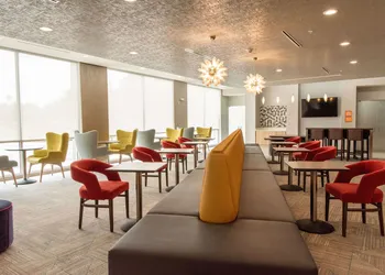 La Quinta Inn & Suite by Wyndham Lake City hotel thumbnail 6