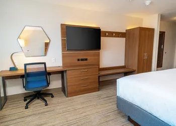 Holiday Inn Express & Suites Las Vegas - E Tropicana by IHG hotel thumbnail 3