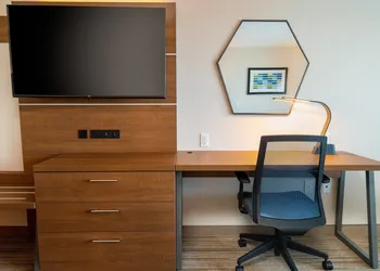 Holiday Inn Express & Suites Las Vegas - E Tropicana by IHG hotel thumbnail 8