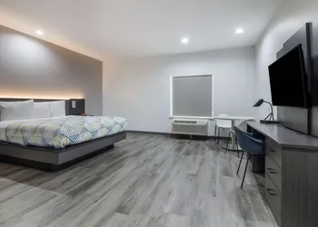 Studio 6 Katy, TX hotel thumbnail 5