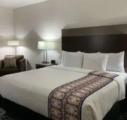 La Quinta Inn & Suites by Wyndham-Red Oak TX IH-35E hotel detail image 4