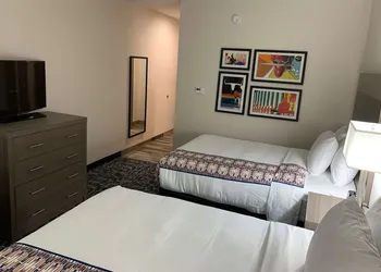La Quinta Inn & Suites by Wyndham-Red Oak TX IH-35E hotel thumbnail 7