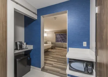 Holiday Inn Express & Suites Phoenix North - Happy Valley by IHG hotel thumbnail 8