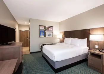 La Quinta Inn & Suites by Wyndham Lafayette Oil Center hotel thumbnail 6