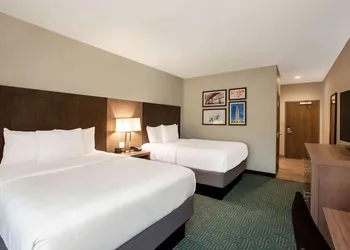 La Quinta Inn & Suites by Wyndham Lafayette Oil Center hotel thumbnail 7