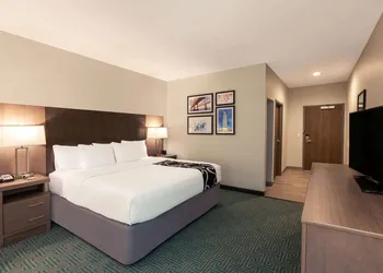 La Quinta Inn & Suites by Wyndham Lafayette Oil Center hotel thumbnail 8