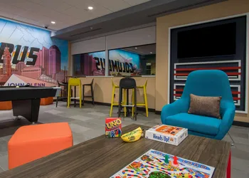Tru by Hilton Columbus Airport hotel thumbnail 2