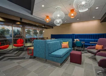 Tru by Hilton Columbus Airport hotel thumbnail 3