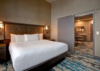Embassy Suites by Hilton Rockford Riverfront hotel thumbnail 8