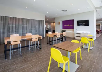 Home2 Suites by Hilton Omaha UN Medical Ctr Area hotel thumbnail 3