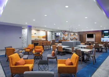 La Quinta Inn & Suites by Wyndham Oxford hotel thumbnail 2