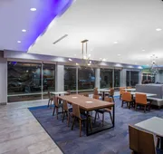 La Quinta Inn & Suites by Wyndham Oxford hotel detail image 3