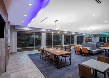 La Quinta Inn & Suites by Wyndham Oxford hotel thumbnail 3