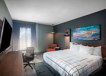 La Quinta Inn & Suites by Wyndham Oxford hotel thumbnail 7