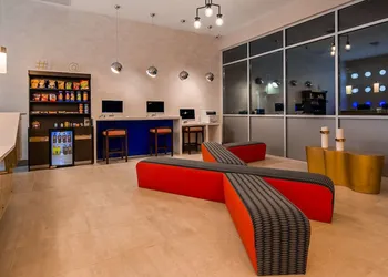 GLō Best Western Brooklyn NYC hotel thumbnail 2