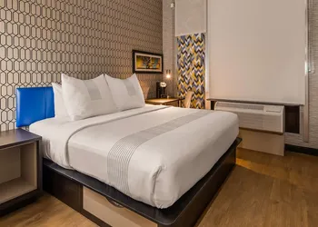 GLō Best Western Brooklyn NYC hotel thumbnail 6