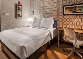 GLō Best Western Brooklyn NYC hotel thumbnail 7