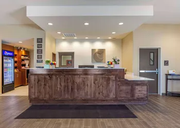 Comfort Suites Albuquerque Airport hotel thumbnail 2