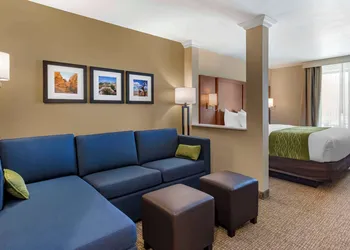 Comfort Suites Albuquerque Airport hotel thumbnail 5