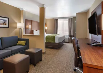 Comfort Suites Albuquerque Airport hotel thumbnail 7
