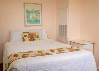 Grand Shores West hotel thumbnail 3