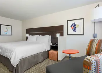 Holiday Inn Express & Suites Chicago O'Hare Airport by IHG hotel thumbnail 2