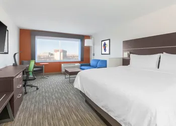 Holiday Inn Express & Suites Chicago O'Hare Airport by IHG hotel thumbnail 4