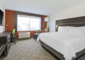 Holiday Inn Express & Suites Chicago O'Hare Airport by IHG hotel thumbnail 6