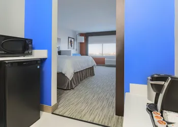 Holiday Inn Express & Suites Chicago O'Hare Airport by IHG hotel thumbnail 7