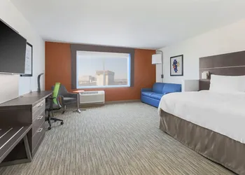 Holiday Inn Express & Suites Chicago O'Hare Airport by IHG hotel thumbnail 8
