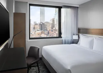 Doubletree by Hilton New York Times Square South hotel thumbnail 4