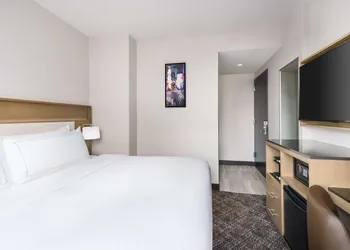 Doubletree by Hilton New York Times Square South hotel thumbnail 7