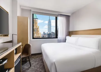 Doubletree by Hilton New York Times Square South hotel thumbnail 8