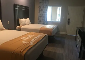 Days Inn & Suites by Wyndham La Porte hotel thumbnail 5