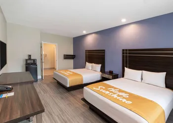 Days Inn & Suites by Wyndham La Porte hotel thumbnail 7